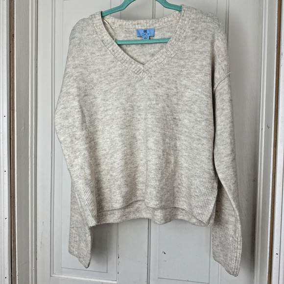 Cece Womans Sweater Top Tan Large Solid Long Sleeve V Neck Pullover NWT - Picture 1 of 7